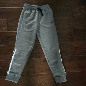 Boys Puma sweatpants with pockets.